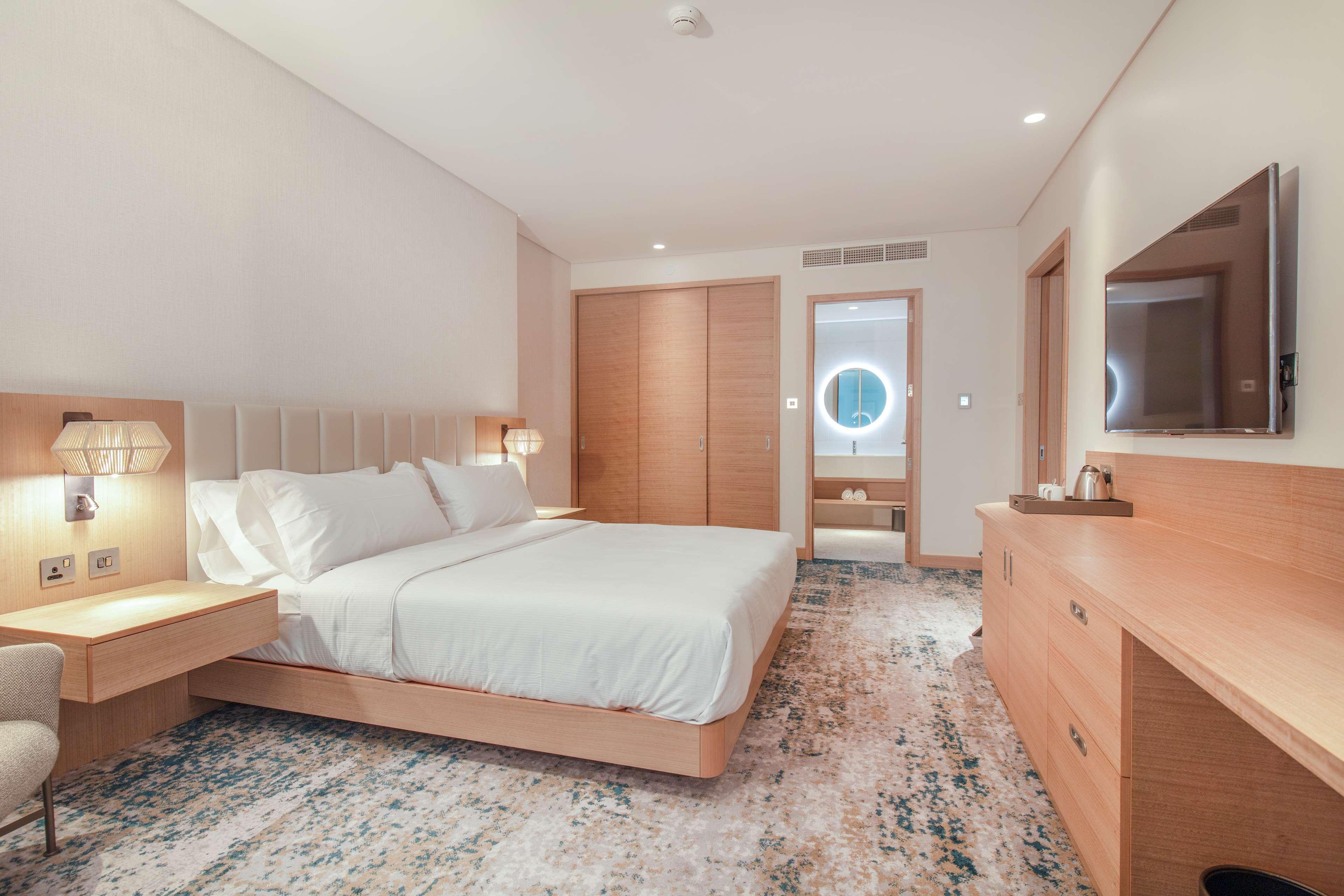 Отель Hilton Garden Bahrain Bay