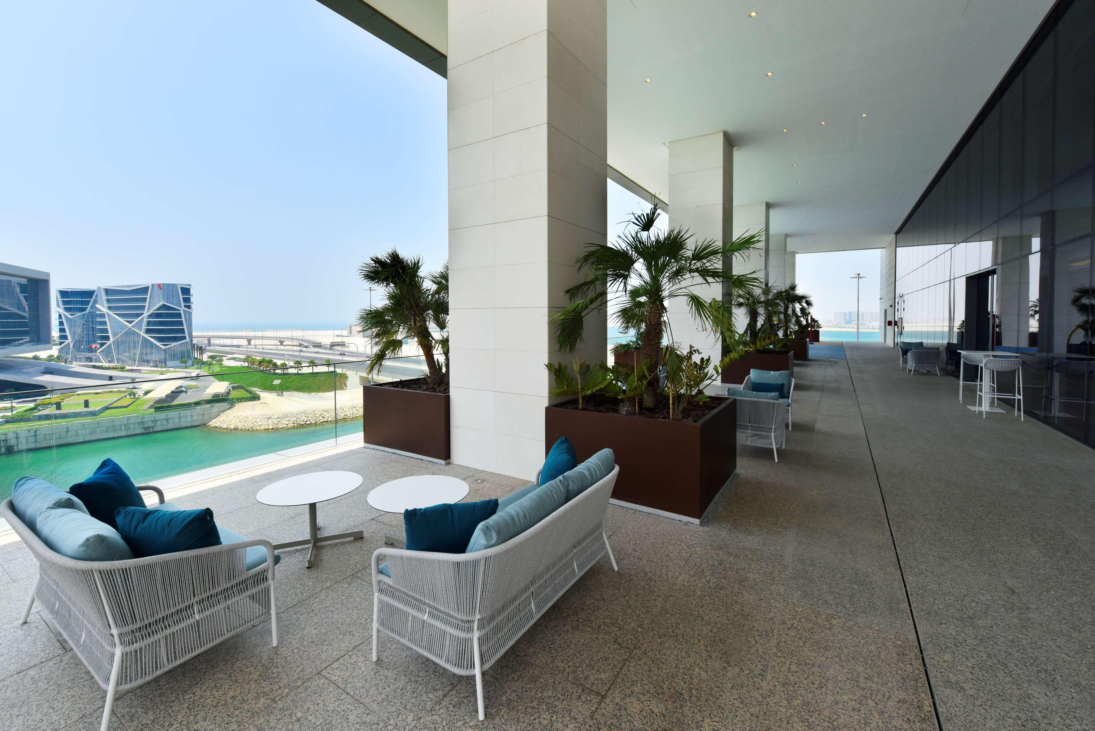 Отель Hilton Garden Bahrain Bay